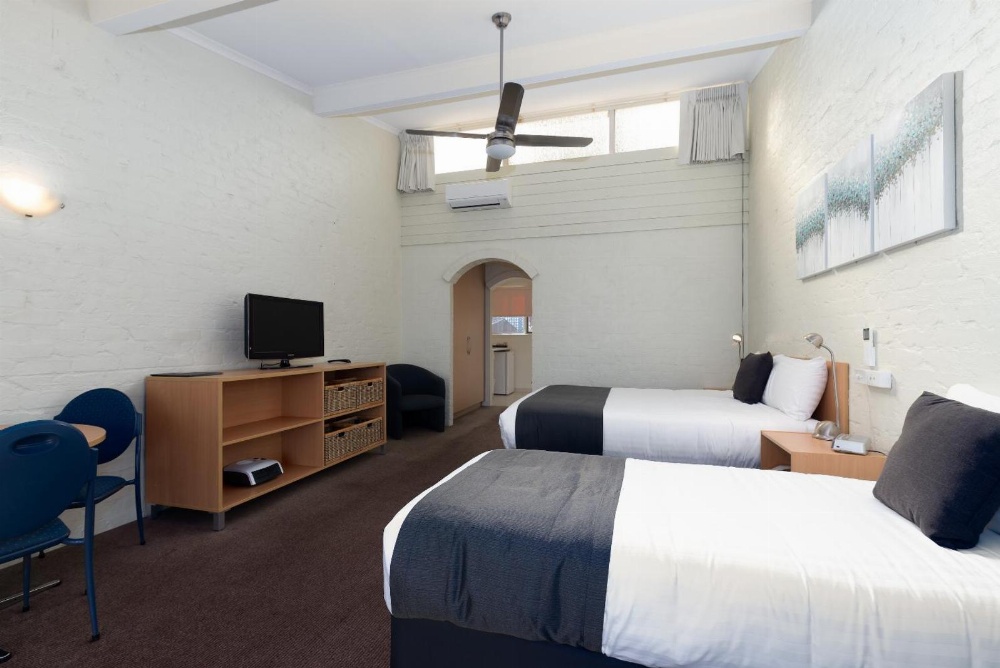 Barclay Motor Inn